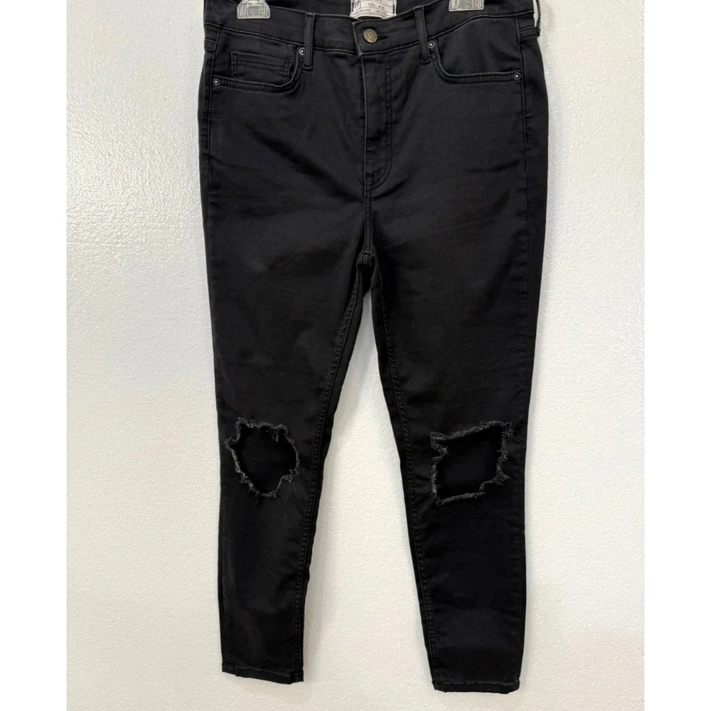 Free People Size 30 Distressed Black Ankle‎ Knee Hole Jeans